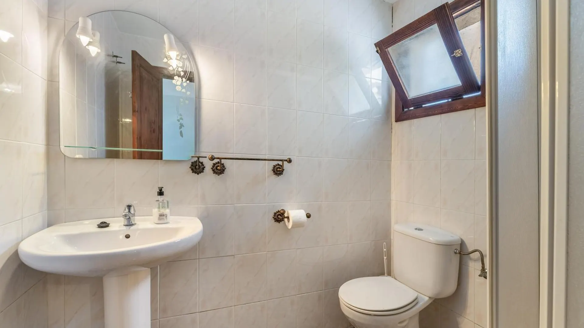 El Abuelo Hotel Guaro Gæstehus